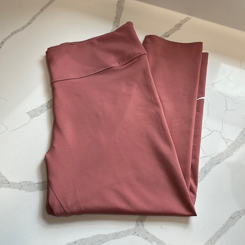 EUC Nike Cropped Leggings